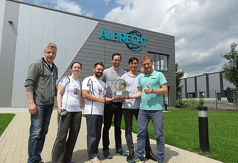 Übergabe der Wandertrophäe an Albrecht und Loco-Soft Übergabe der Wandertrophäe an Albrecht und Loco-Soft
