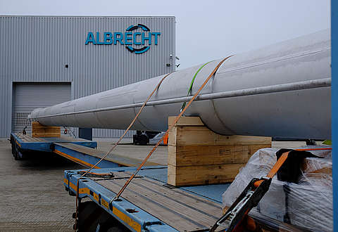 Ausblasrohr für Erdgas, 35 m freistehend mit hydraulischem Schwingungsdämpfer