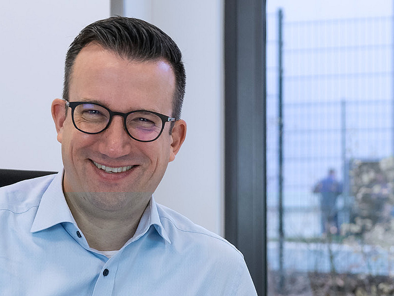 Ein Ansprechpartner bei Albrecht im Büro.