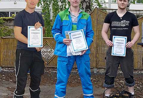 Gruppenfoto der Gewinner (1. Platz Dennis Spicher) des Wettkampfs Jugend schweißt Gruppenfoto der Gewinner (1. Platz Dennis Spicher) des Wettkampfs Jugend schweißt
