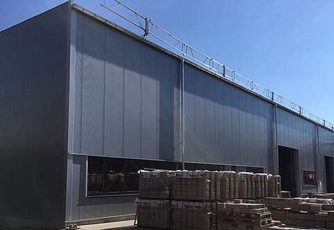 Erweiterung: neue Halle am Standort Lindlar Erweiterung: neue Halle am Standort Lindlar