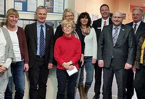 Hauptschule und Firmen starten Partnerschaft Erfolgreiche Partnerschaft mit Schulen