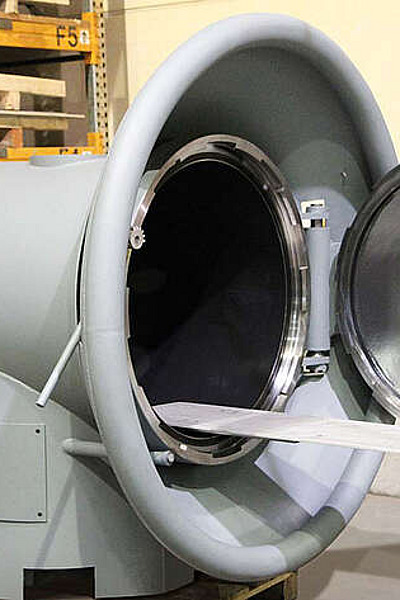 Pressurised chamber