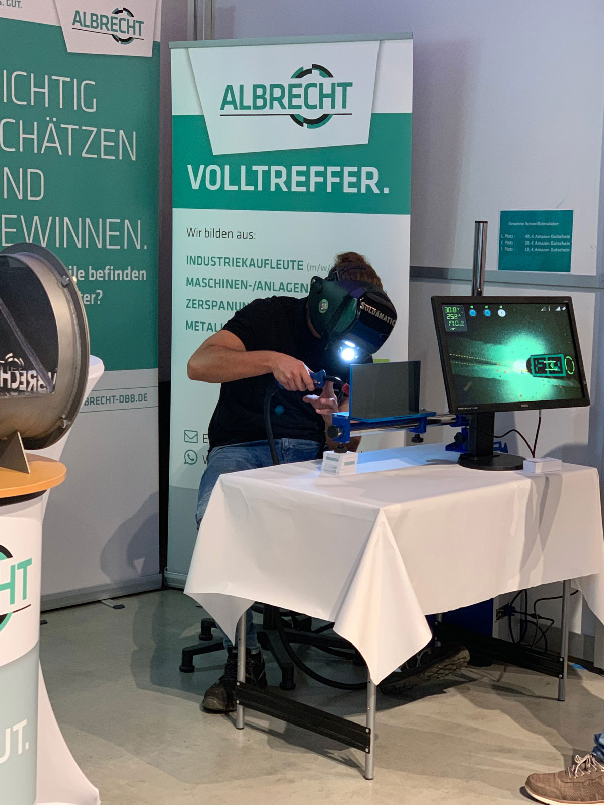 Schweiß-Simulator mit 3D-Brille am Ausbildungsstand von Albrecht beim Bergischen Career Day